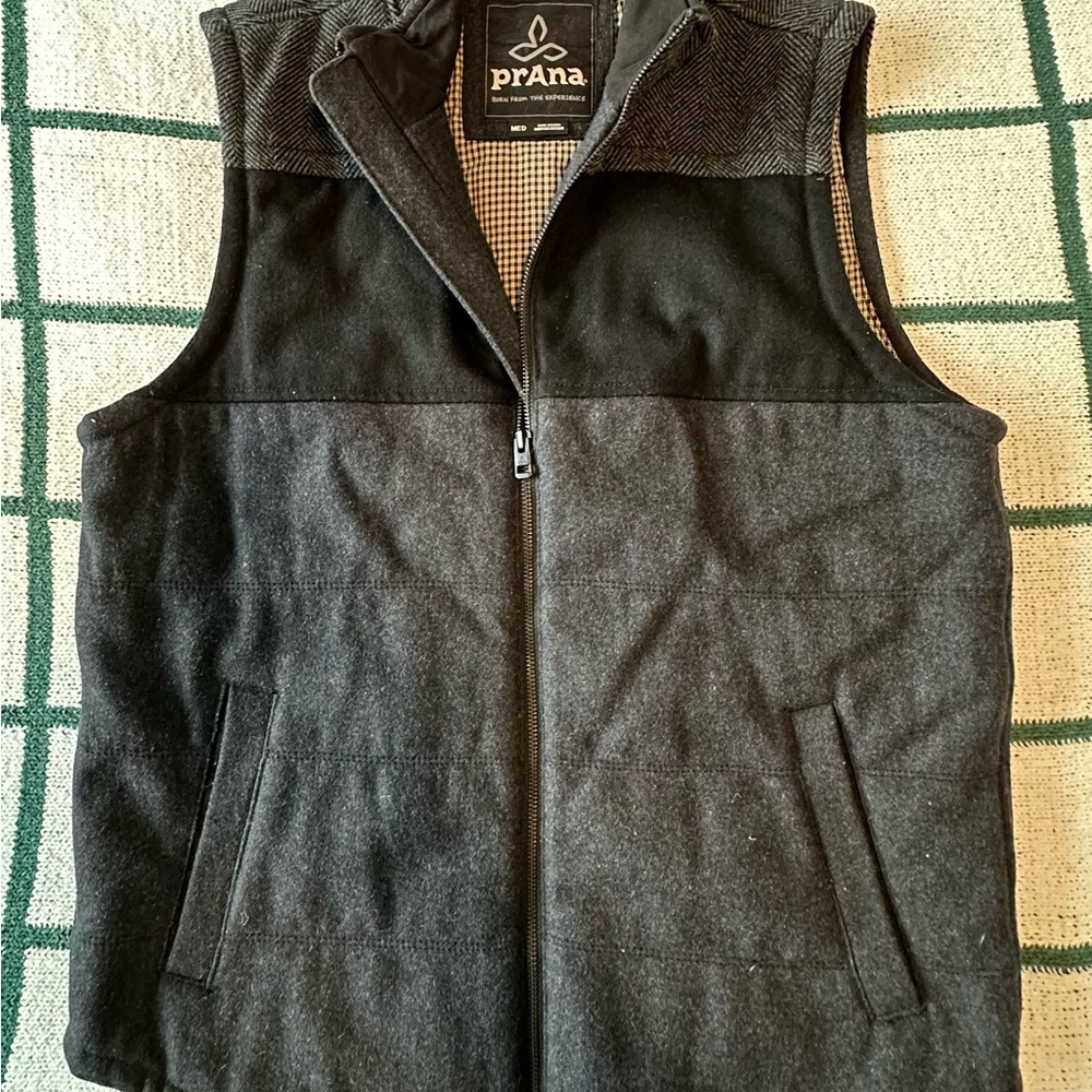 Prana Black Quilted Vest for Outdoor Adventures